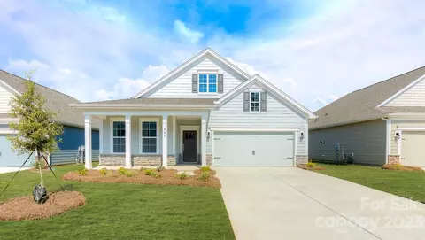 179 Fox Cove Rd, Hendersonville, NC 28792
