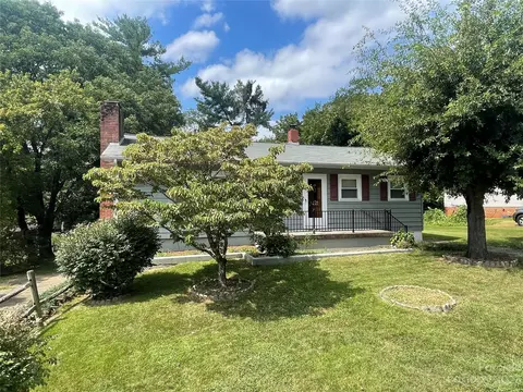 112 North St, Morganton, NC 28655