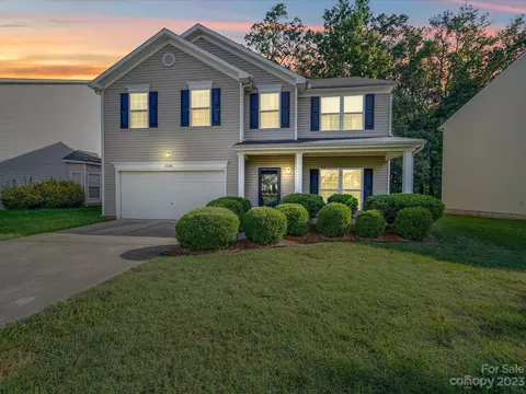 2306 Equestrian Dr, Matthews, NC 28105