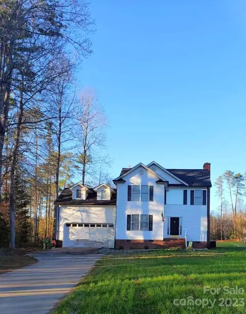 160 Hunters Pointe Dr, Dallas, NC 28034