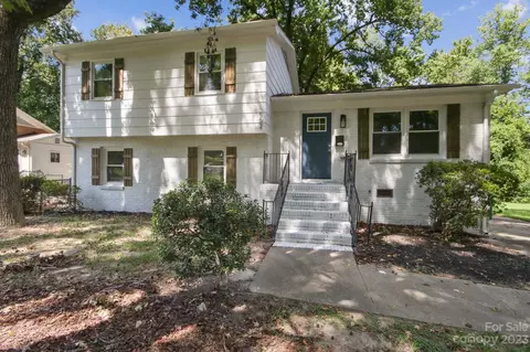 552 Derrydowne Dr, Charlotte, NC 28213