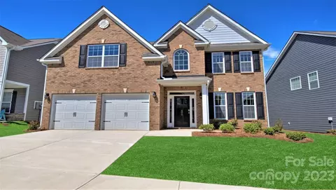 6020 Treehouse Dr, Charlotte, NC 28214