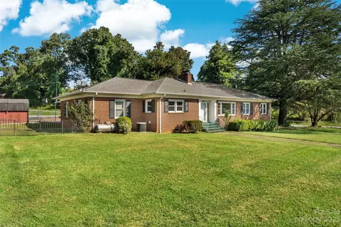 1041 E Court St, Marion, NC 28752