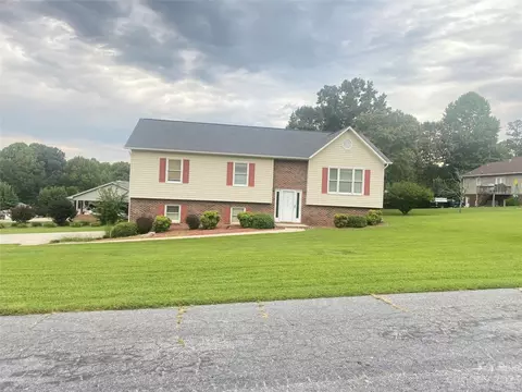 3373 Wren Cir, Lenoir, NC 28645