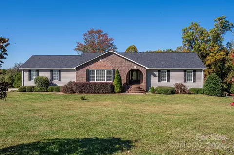 2452 Carriage Ln, Lincolnton, NC 28092