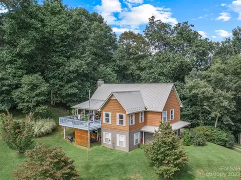 177 Blueberry Dr, Burnsville, NC 28714