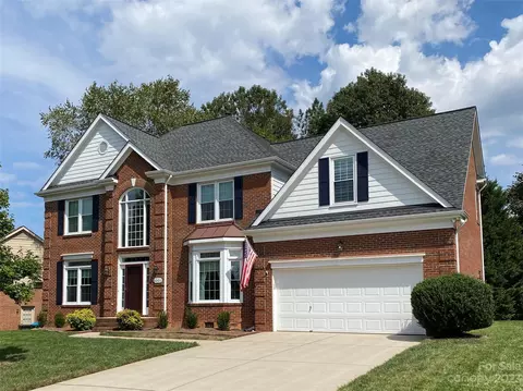 5001 Biltmore Forest Dr, Matthews, NC 28105