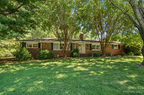 4537 Whispering Oaks Dr, Charlotte, NC 28213