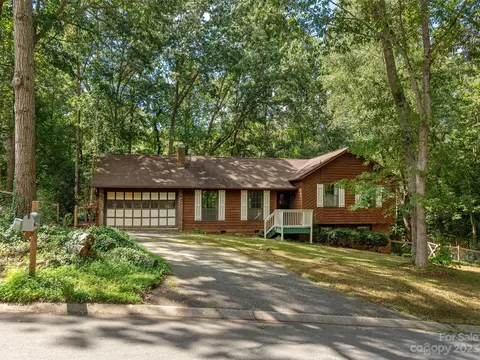 7 Jean Dr, Asheville, NC 28803