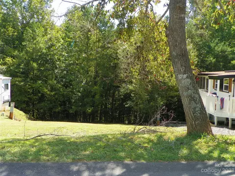 147 Marina Dr, New London, NC 28127