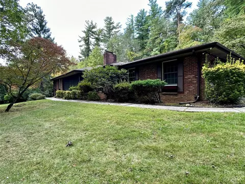 108 Campbell Dr, Flat Rock, NC 28731