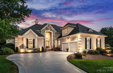 18830 Peninsula Cove Ln, Cornelius, NC 28031