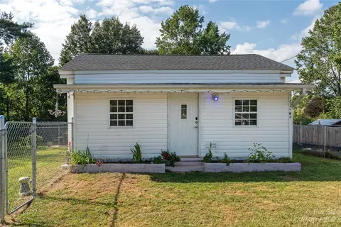 218 Allen Rd, East Flat Rock, NC 28726