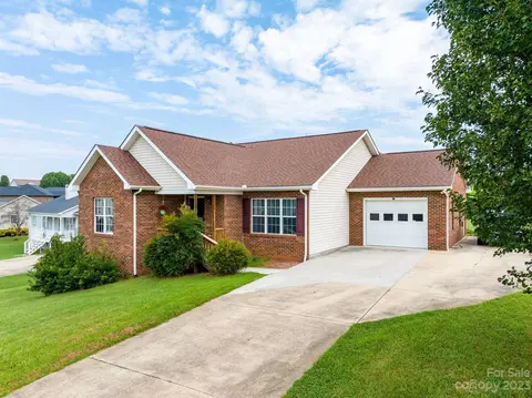 4834 Wordsworth Cir, Conover, NC 28613 photo 3