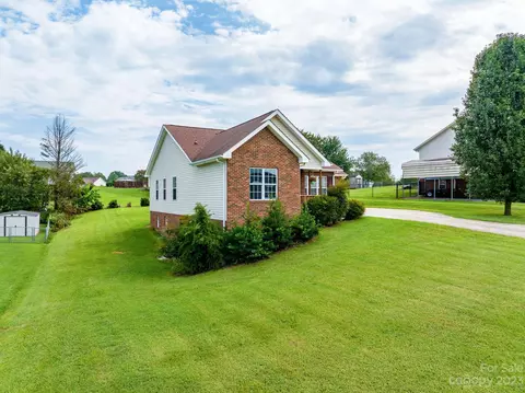 4834 Wordsworth Cir, Conover, NC 28613 photo 4