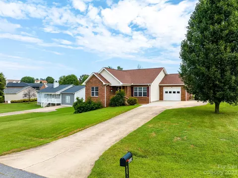 4834 Wordsworth Cir, Conover, NC 28613 photo 7
