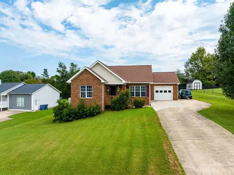 4834 Wordsworth Cir, Conover, NC 28613 photo 6