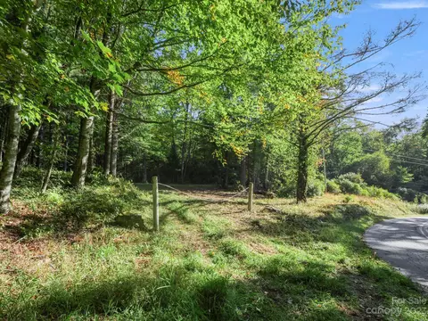 000 Charleys Creek Rd, Tuckasegee, NC 28783