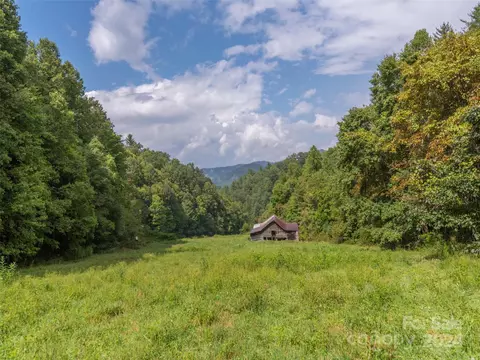 187 Stevens Creek Rd, Waynesville, NC 28785