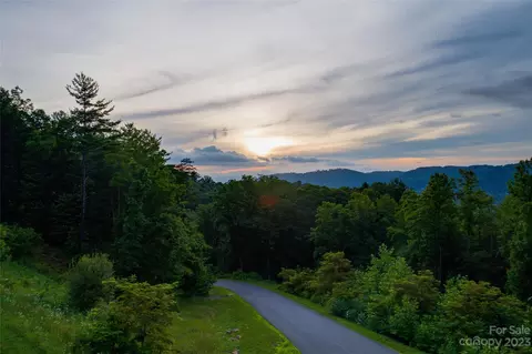 64 Longspur Apt 61 Ln # 61, Asheville, NC 28804