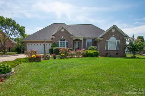 2932 Woodfield Ln, Lincolnton, NC 28092