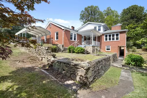 55 Dunsmore Ave, Black Mountain, NC 28711