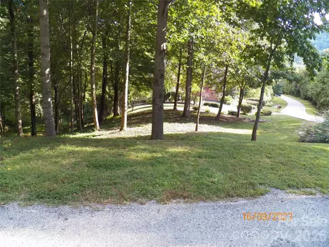 270 Somersby 8 Pkwy #8, Laurel Park, NC 28739