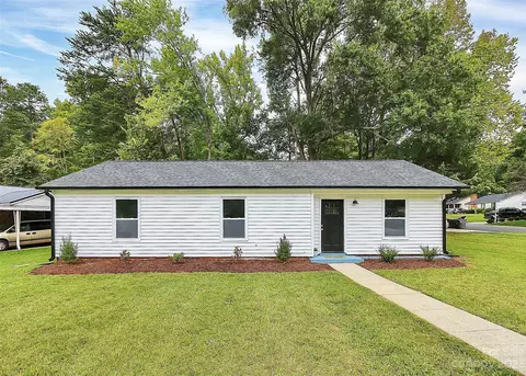 5400 Two Moons Dr, Charlotte, NC 28212
