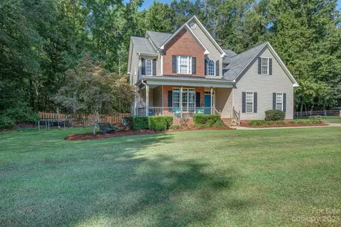 1848 White Cedar Dr, Gastonia, NC 28056