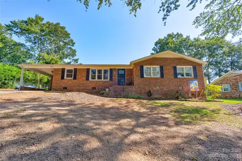 302 Scotland Dr, Kings Mountain, NC 28086