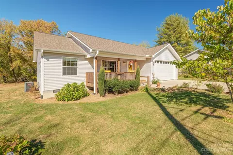 2198 Dartmouth Rd, Hendersonville, NC 28791