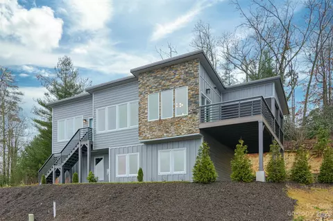 33 N Course Dr, Etowah, NC 28729
