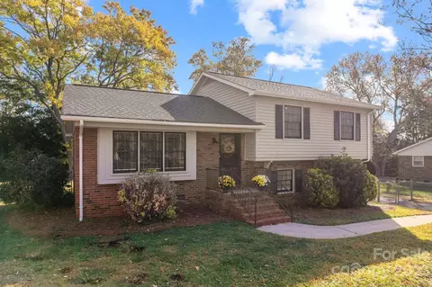 6215 Cherrycrest Ln, Charlotte, NC 28217