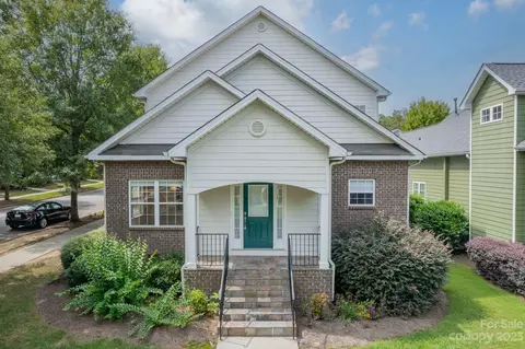 20305 Harroway Dr, Cornelius, NC 28031