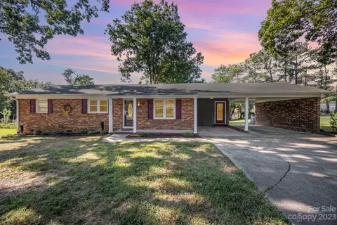 1346 Pressley Dr, Lincolnton, NC 28092