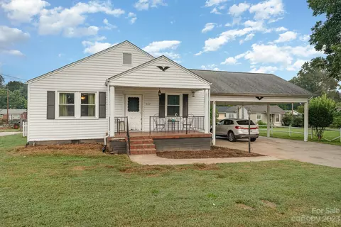 507 N Main St, Lowell, NC 28098