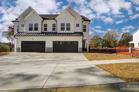 6028 Corbin Woods Ct, Charlotte, NC 28226