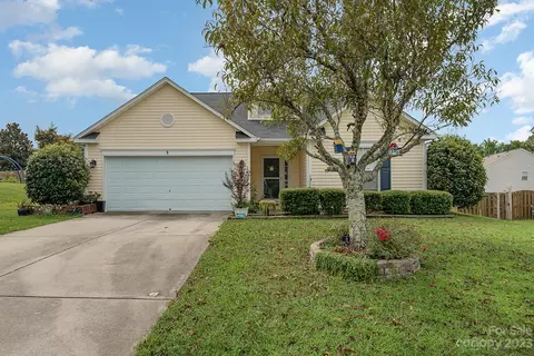 141 Golden Valley Dr, Mooresville, NC 28115