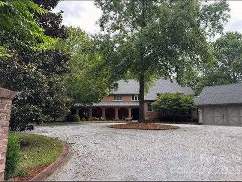 405 Fairview Farms Rd, Campobello, SC 29322