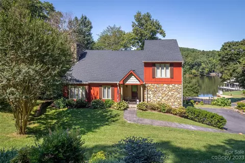 6045 Powder Point Dr, Hickory, NC 28601