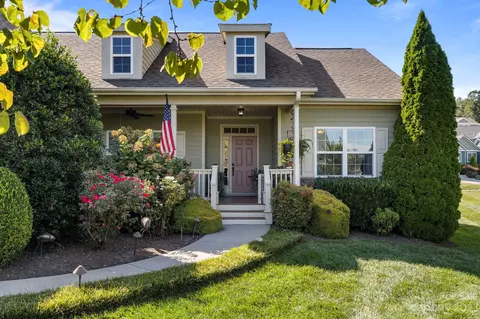 10 N Anvil Ave, Hendersonville, NC 28792