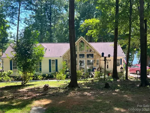8220 Camelia Ln, Denver, NC 28037