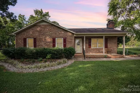 202 Dawn Dr, Mount Holly, NC 28120