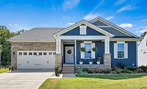 174 Caversham Dr, Mooresville, NC 28115