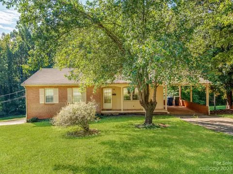348 29th Ave, Hickory, NC 28601