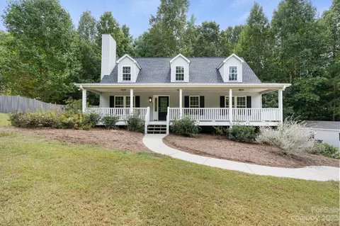 148 Star Point Dr, Hendersonville, NC 28792