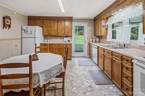 1472 E Mill Creek Rd, Todd, NC 28684 photo 12