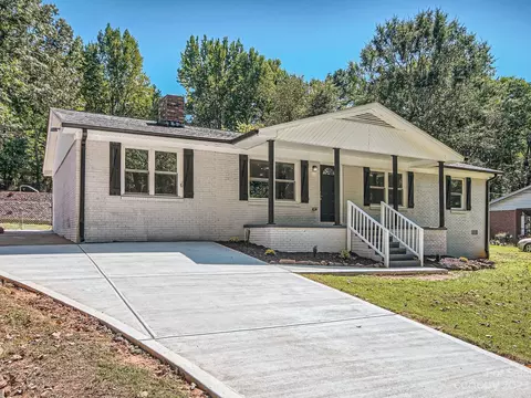 140 Wandering Ln, Bessemer City, NC 28016