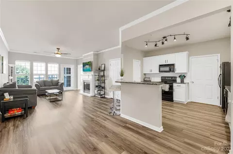 3270 Margellina Dr, Charlotte, NC 28210