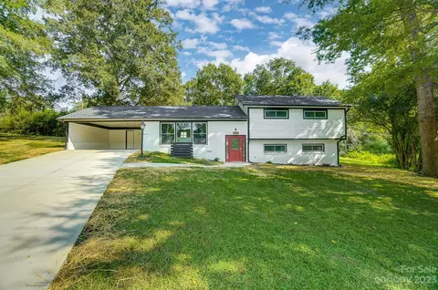 1901 Shoshone Ct, Charlotte, NC 28214